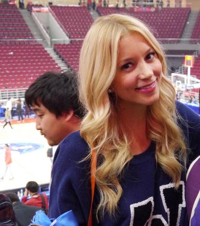 但是这些都不是重点,重点是大卫李的前妻,她曾经是公认的nba第一女神.