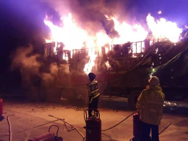 高速尉氏西站成功处置一起货车自燃事故