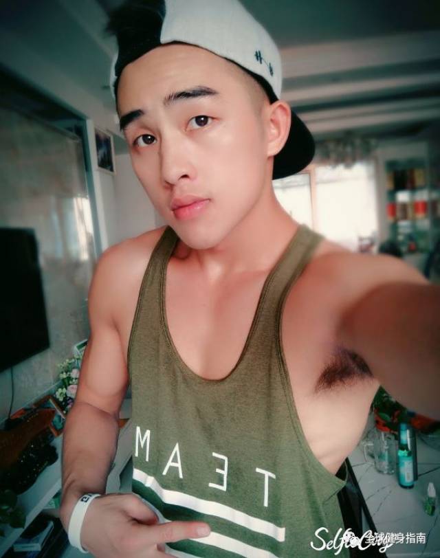 为自己的肌肉代言 -留言互动- 你觉得 穆良 练的怎么样?