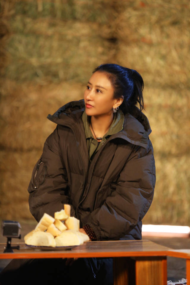 阿佳组合担任精准扶贫活动公益大使 改行竞选村干部