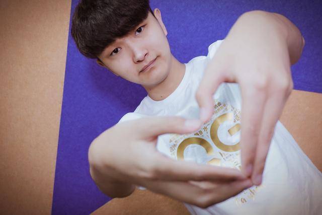 王者荣耀:qg战队收到女玩家来信,还是位学生党,信的内容扎心了