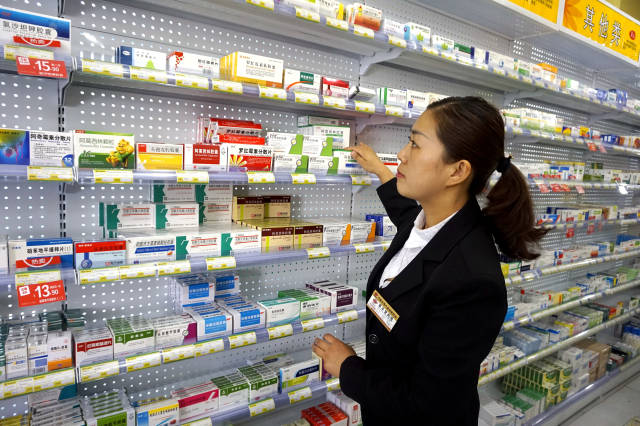 记录内蒙古一位85后药店店长 王永芳一天的生活 (图集)