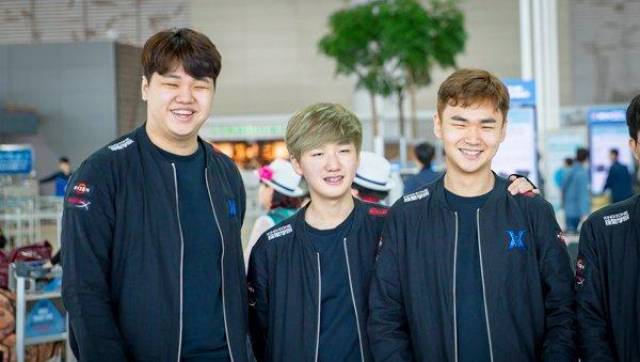 kz战队出征msi!lol网友:希望lpl队员决赛后是这个表情