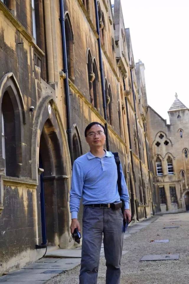 嘉宾 : 关军老师(河南博物院优秀志愿者,国家级骨干教师,河南省教学