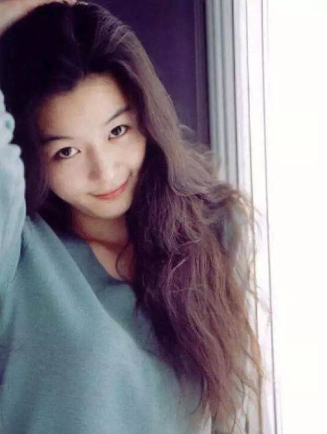 出道二十年,全智贤凭什么一直是女神