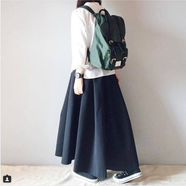 "无头"又"素色"的ins红人,教你不油腻的夏季穿搭