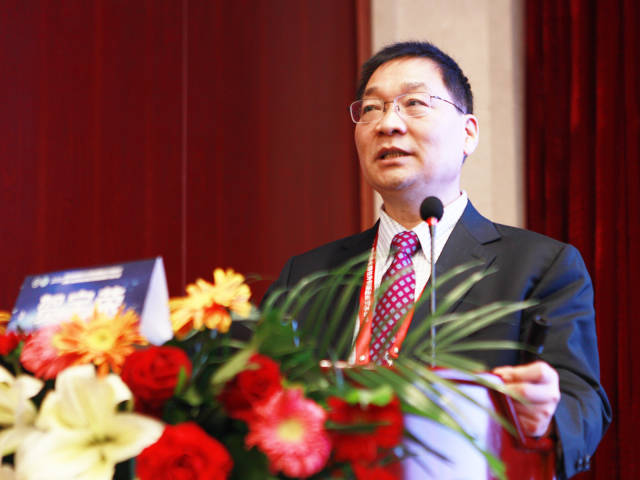 西安市红会医院贺宝荣教授做《单双侧穿刺及骨水泥分布与ovcf的疗效