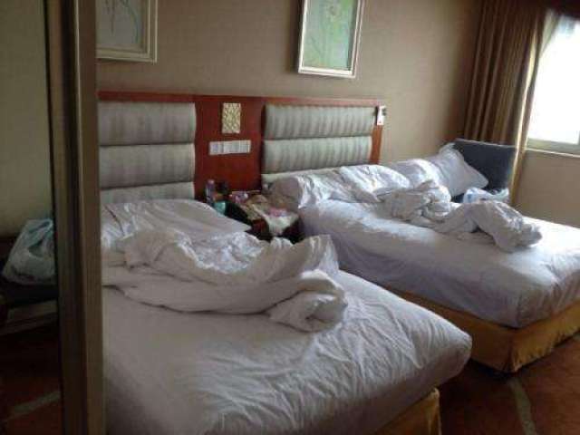 情侣入住宾馆退房后保洁员称他们太厉害了