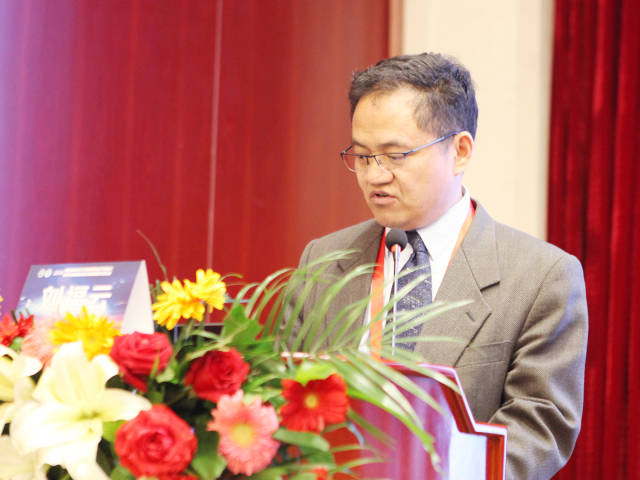 郑州大学第三附属医院刘福云教授做《复杂先天性脊柱侧弯诊断与治疗》