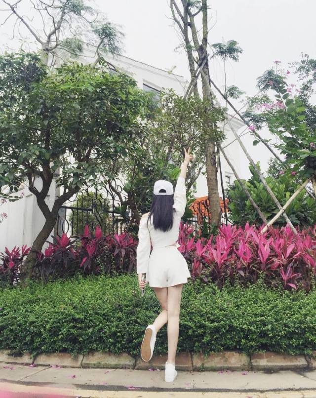 在旅行途中,除了欣赏山水美食,还有非常重要的一道风景,那就是美女!