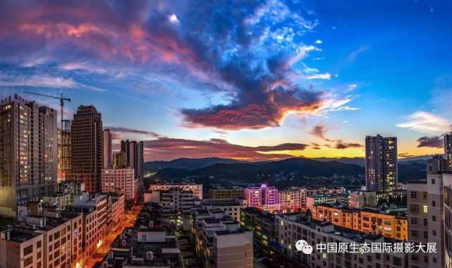 六盘水市中心城区一角 高锡杰 摄