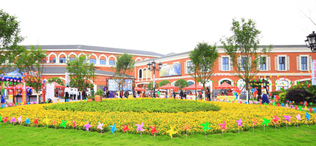 与全国百强学校为邻 西南大学华南城中学\/小学