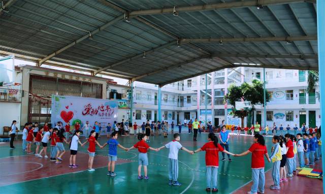 由厦门七公益志愿者协会携手厦门地丰置业有限公司,玉秀小学共同举办