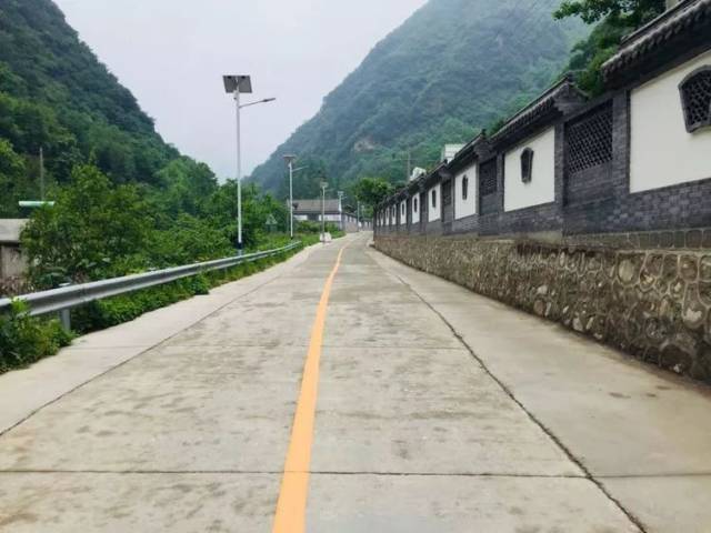 杨向喜参加爱心企业情系耿峪村帮扶捐赠仪式