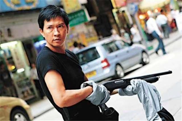 签约无线电视,08年与谢霆锋合作主演《证人》,10年出演警匪片《线人》