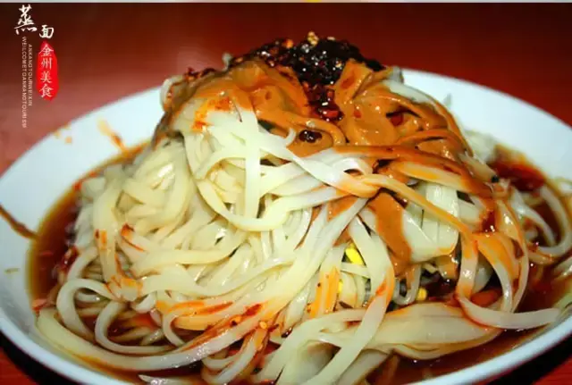 在安康,有一种玉米面做成的美食,叫搅团 在安康,有一种快餐,叫麻辣烫