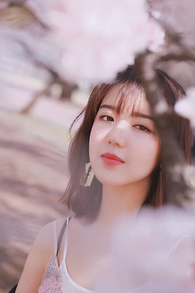 王思潺夏日写真曝光 网友:被她的皮肤圈粉