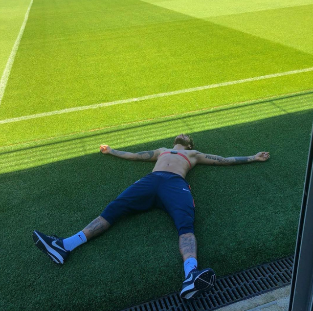 终于等到你!内马尔重回训练场