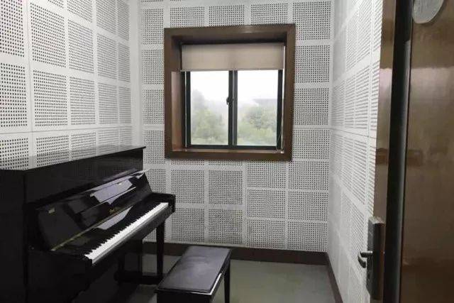 浙传下沙校区公共琴房今日正式开放!其实你与音乐之间,只差一间琴房