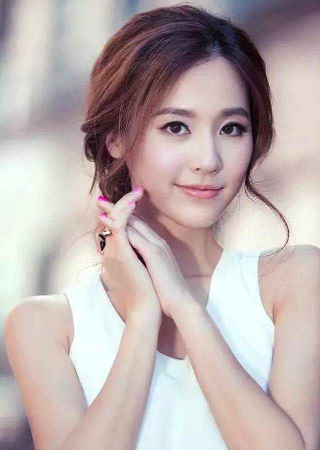 吴佳妮在剧中饰演的苏妲己的姐妹"琵琶精"胡喜媚,虽然是配角
