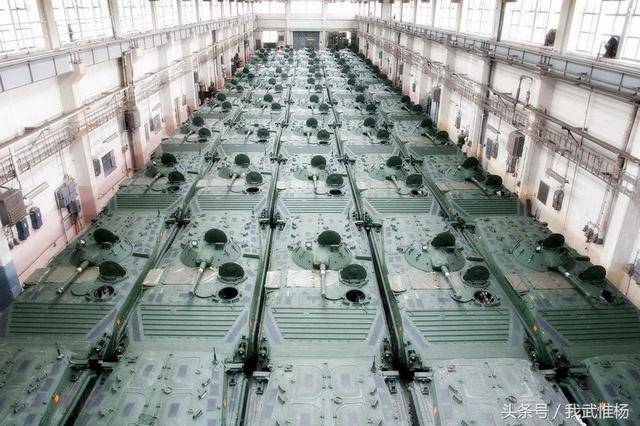 有俄罗斯网站发布了一组俄罗斯军工厂内日常生产的照片