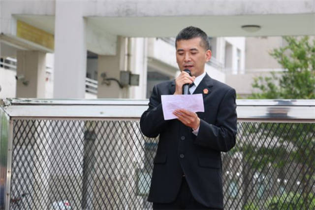 5月9日上午,如东县人民法院栟茶法庭庭长,如东县茗海中学的法制副校长