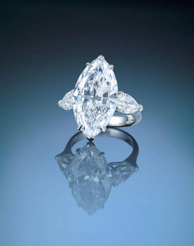 约13.71克拉榄尖形d/vs2钻石戒指 估价:港元 5,000,000   8,000,000