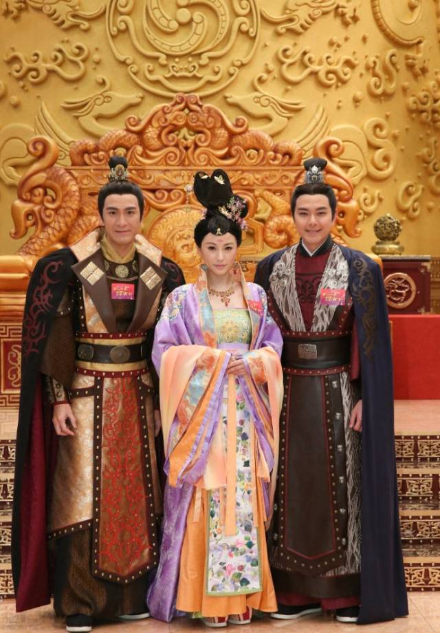 胡定欣得罪化妆师?《深宫计》造型太老气,与马国明似母子