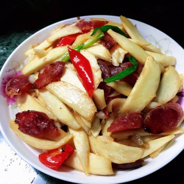 腊肠和茭白这样做,美味又下饭,10分钟搞定的美食
