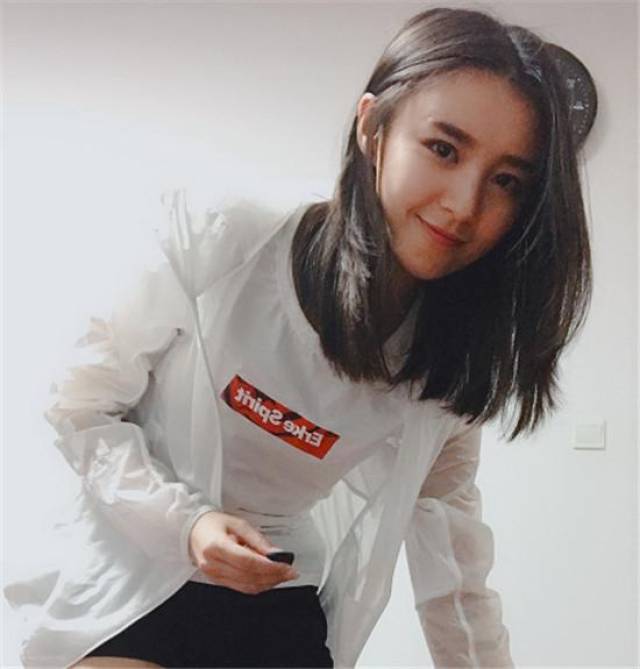 颜值第一女主播转型?歌姬团子跳槽虎牙直播首秀成吃鸡最强音