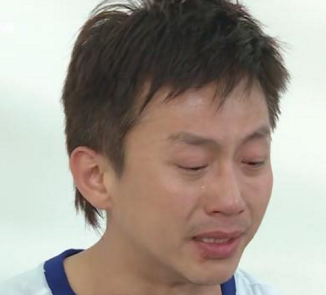 鹿晗受伤进医院,《奔跑吧》家族集体痛哭,为了