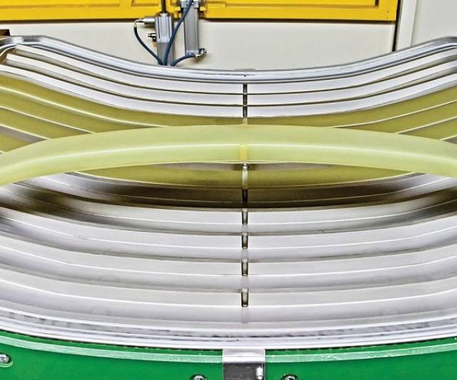 汽车复合材料后轴板弹簧:每年50万件?没问题!