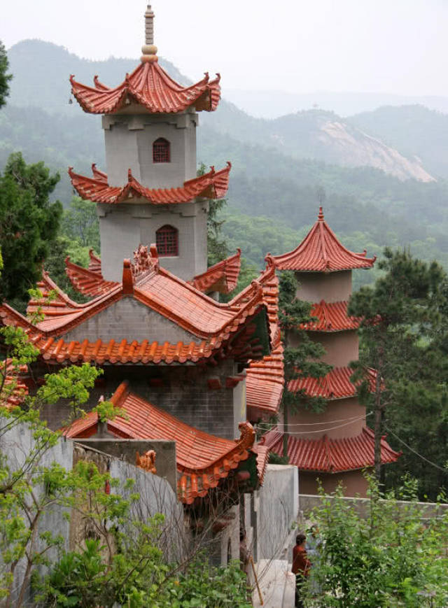 信阳灵山寺,国家4a级旅游景区,位于信阳市罗山县境内,是我国著名的