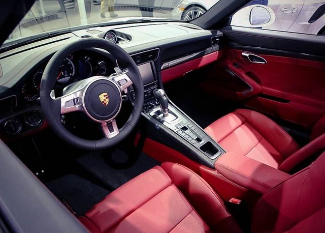 3秒破百的保时捷911 turbo s敞篷版实车