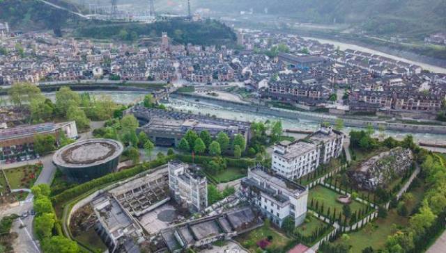 十年间,汶川地震后唯一一座整体异地重建的县城——北川新县城,拔地而