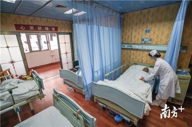 4年送走数百病人,惠州这位临终关怀护士谈死亡,含着泪看完
