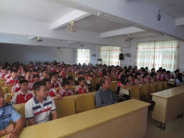 春湾镇禁毒宣传进学校系列之走进春湾中学