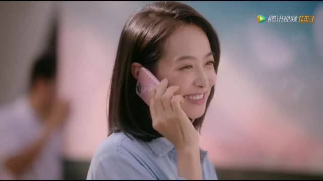 她坐在车上全程懵逼,下车时满脸写着"我是谁,我在哪,我刚才经历了什么