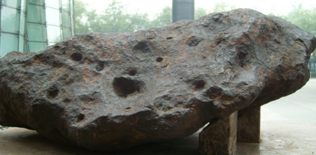 南丹铁陨石降落400多年才被发现,现在还有没机会能找得到