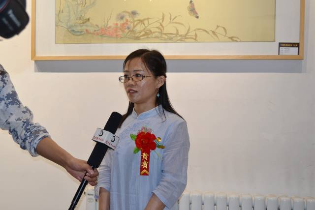 媒体采访 参展画家 杨景文