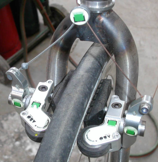 自行车刹车发展史:碟刹百年,从奇巧淫技到现在的标配刹车