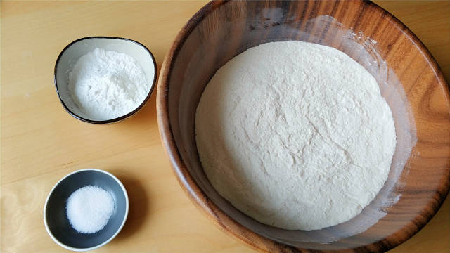 食材:面粉,盐,玉米淀粉