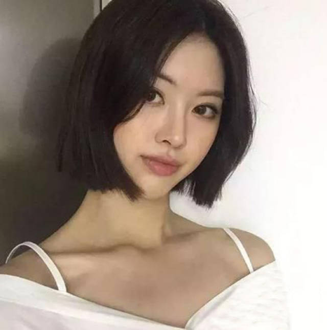 2018年流行长度到脖子的短发,减龄又瘦脸的齐脖短发,你喜欢吗