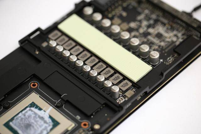 高清拆解大图,华硕GTX1080TI猛禽如何做到高