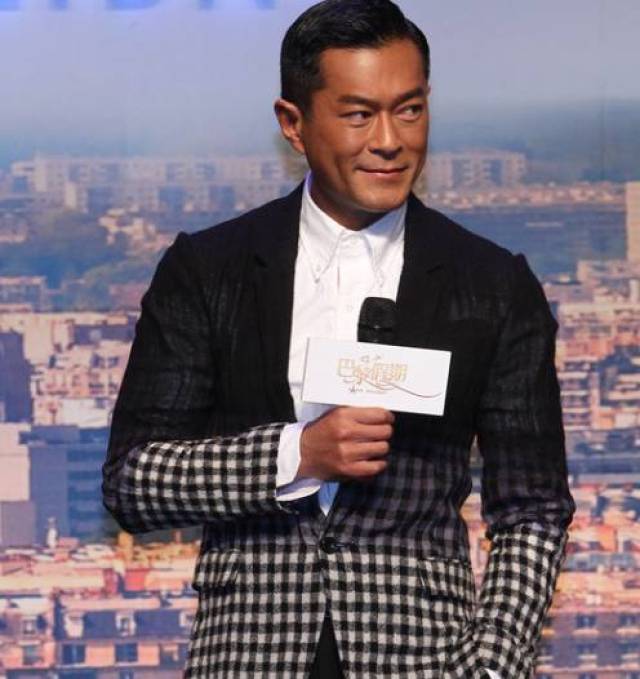 说起古天乐,我们最先想到的就是他古铜色的皮肤以及精湛的演技.