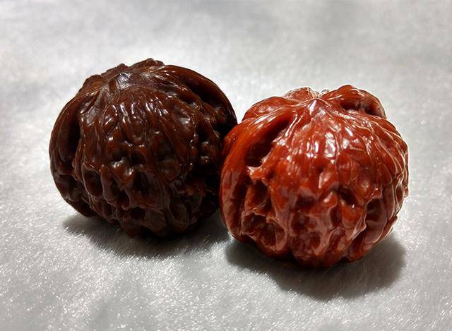 文玩核桃发黑什么原因?看完这几张就明白了,没有对比没有伤害