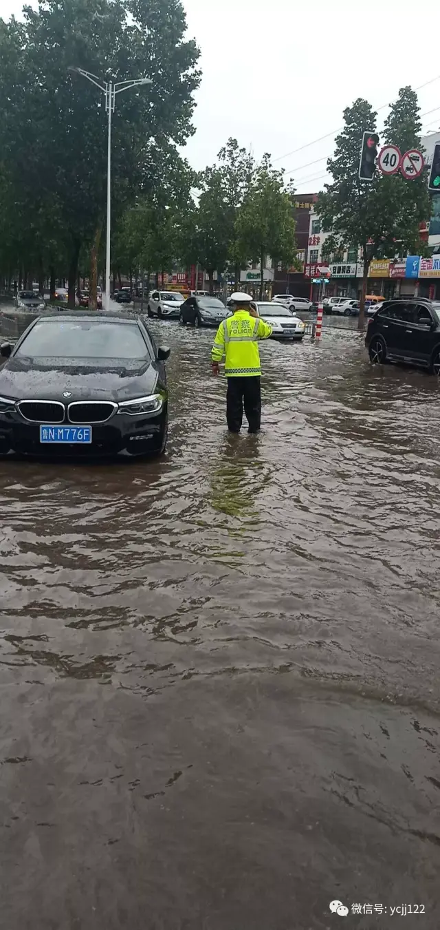 禹城以下路段因下雨现已封路,请广大司机绕行