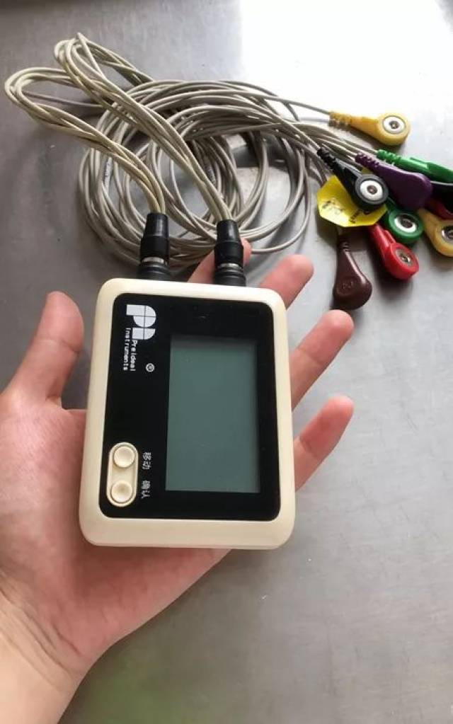 便民嫌佩戴复杂连线太长67纽扣式动态心电记录仪不一样