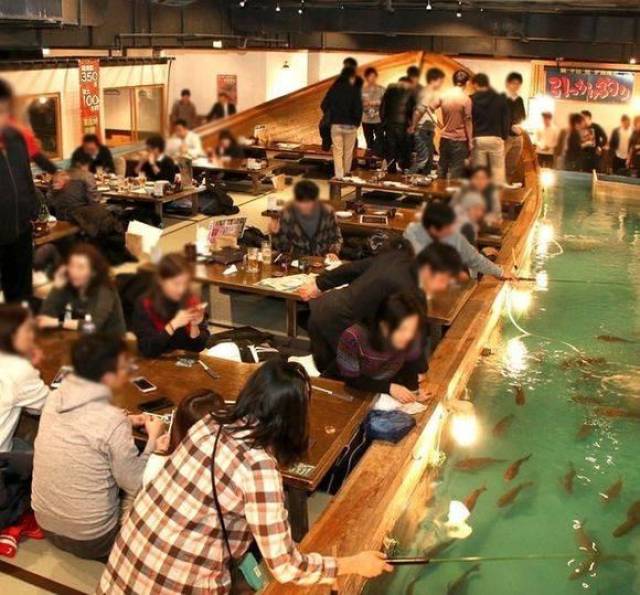 日本最恐怖的主题餐厅,一边吃饭一边受刑,胆小的真的不要来!