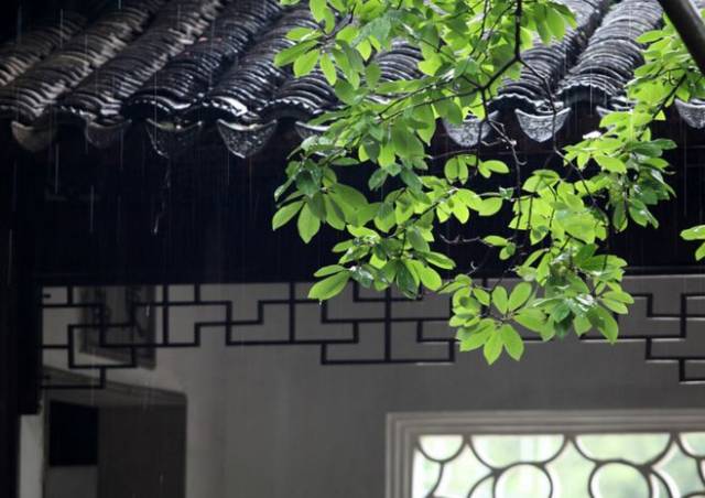 于檐下听雨,静一世悠然